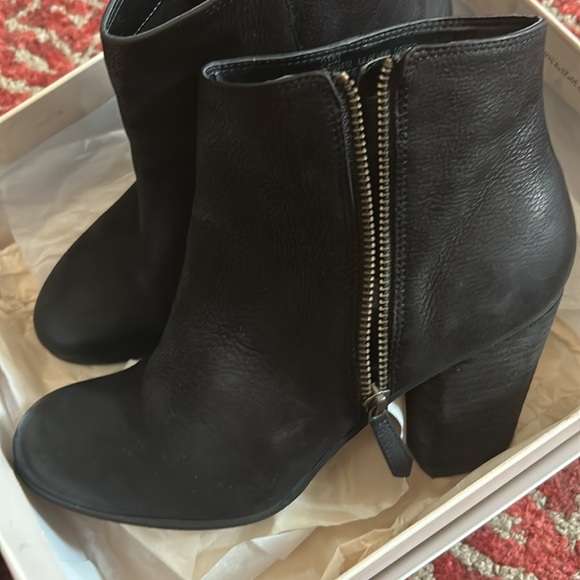 Black ankle bootss. Great condition. - Picture 3 of 4